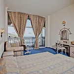Royal Park Resort 4*
