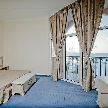 Royal Park Resort 4*