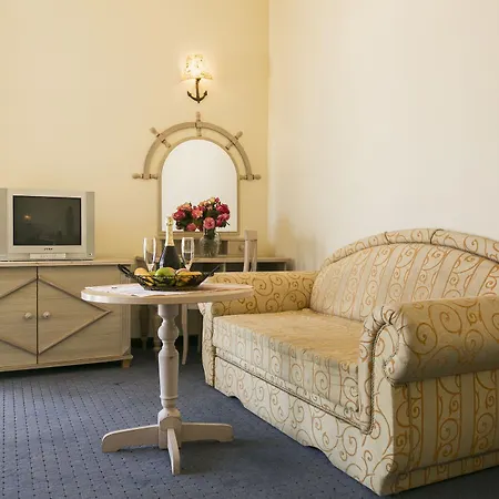 Royal Park Resort 4*