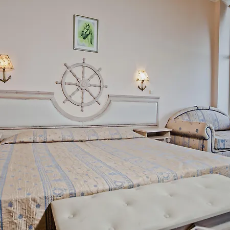 Royal Park Елените