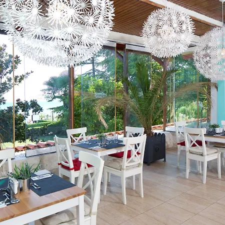 Royal Park Resort Elenite